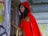 Vidéo porno mobile : The little red riding hood gonna eat the cock of the wolf